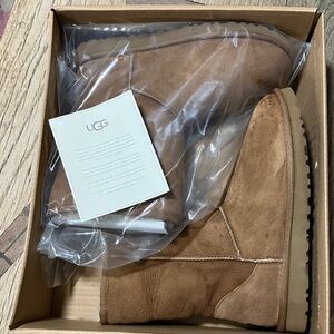 UGG Short Boots in Warm Tan